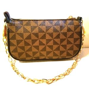 Chain Strap Baggett Crossbody/Purse 8" x 5"